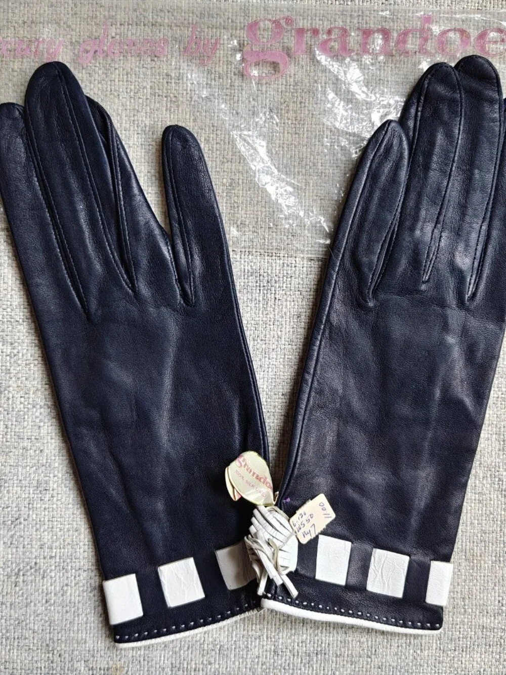 Grandoe vintage women